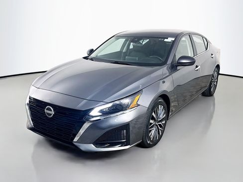 Used 2025 Nissan Altima 2.5 SV FWD image 4