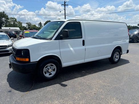Used 2004 Chevrolet Express 1500 RWD image 1