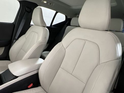 Certified 2024 Volvo XC40 B5 Plus w/ Climate Package image 16