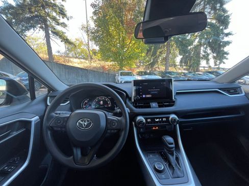Used 2025 Toyota RAV4 LE image 33