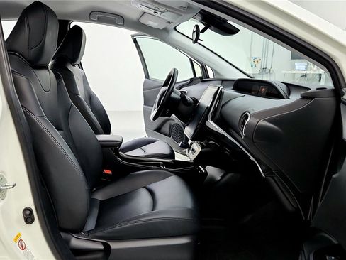 Certified 2018 Toyota Prius Prime Premium image 16