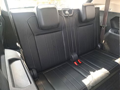 Used 2022 Volkswagen Tiguan SE image 12
