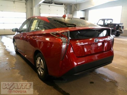 Used 2017 Toyota Prius Three image 4