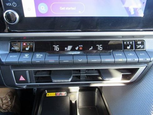 Used 2025 Toyota Camry SE w/ Convenience Package image 18