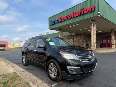Used 2017 Chevrolet Traverse LT FWD image 1