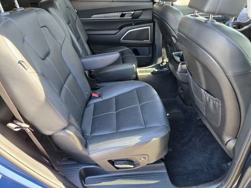 Used 2024 Kia Telluride EX w/ EX Captain's Chair Package AWD/4WD image 16
