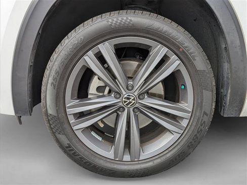 Used 2021 Volkswagen Atlas Cross Sport SE w/ Panoramic Sunroof Package image 9