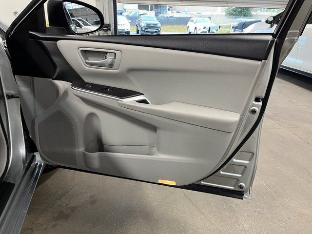 Used 2017 Toyota Camry LE FWD image 13