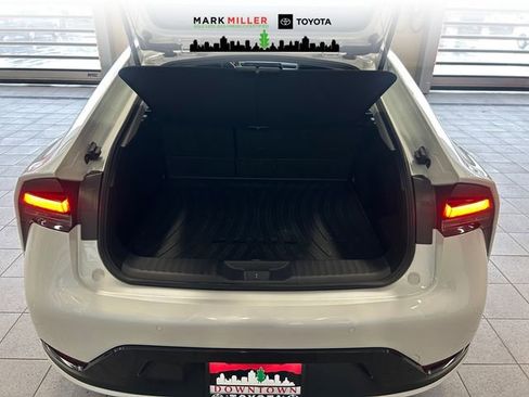 Used 2025 Toyota Prius Plug-In Hybrid image 18