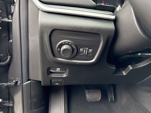 New 2025 Jeep Grand Cherokee Laredo X w/ Luxury Tech Group I image 17