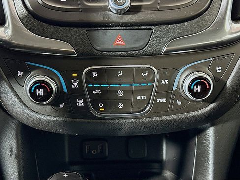 Used 2018 Chevrolet Equinox Premier image 16