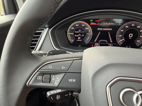 Used 2024 Audi Q5 e Premium w/ Convenience Package image 29