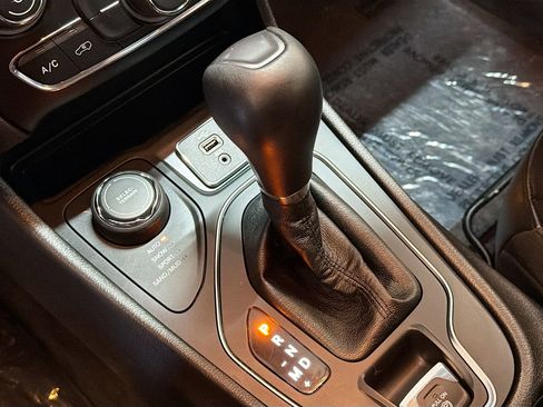 Used 2019 Jeep Cherokee Latitude Plus w/ Cold Weather Group image 24