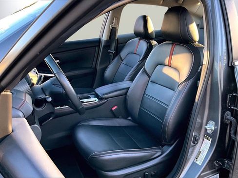 Used 2025 Nissan Sentra SR w/ SR Premium Package image 21