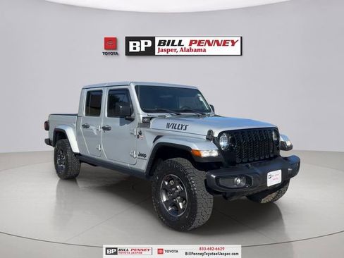 Used 2023 Jeep Gladiator Sport AWD/4WD image 7
