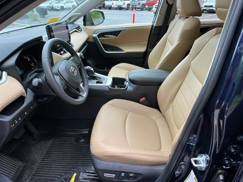 Used 2025 Toyota RAV4 XLE Premium w/ Weather Package AWD/4WD image 9