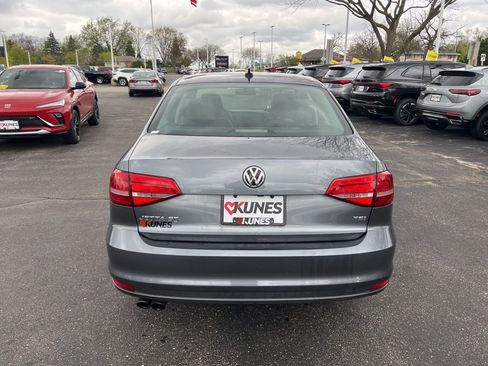Used 2015 Volkswagen Jetta SE FWD image 4