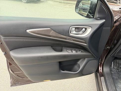 Used 2019 INFINITI QX60 Luxe w/ Essential Package image 12