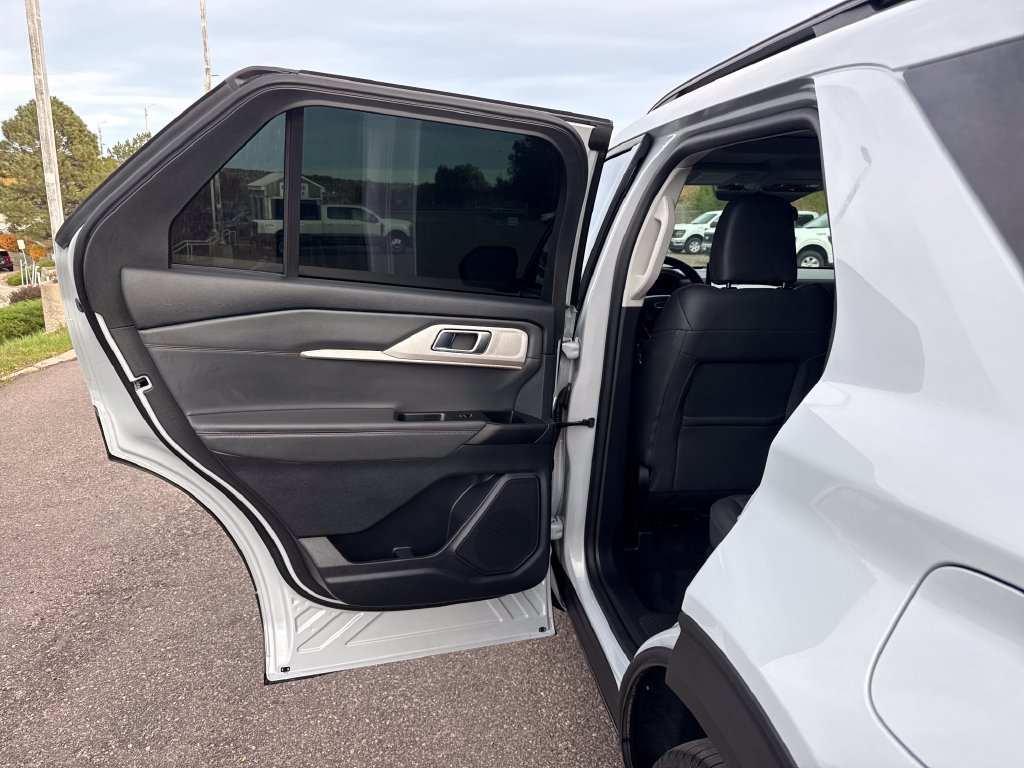 Used 2025 Ford Explorer Active w/ Active Comfort Package AWD/4WD image 21