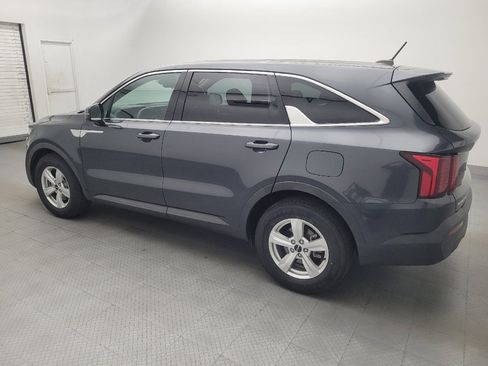 Used 2023 Kia Sorento LX FWD image 3