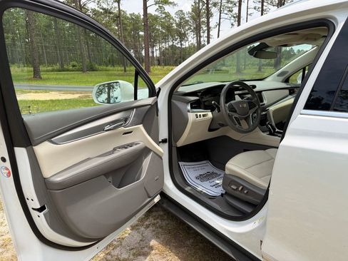 Used 2020 Cadillac XT5 Premium Luxury FWD image 11