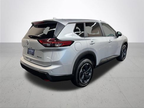 Used 2024 Nissan Rogue SV AWD/4WD image 8