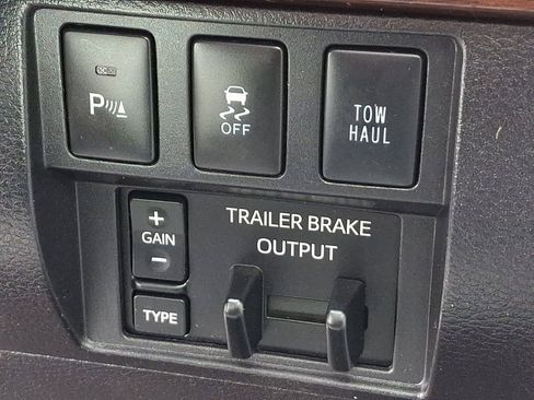 Used 2016 Toyota Tundra Limited w/ Limited Premium Package image 27