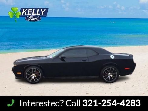 Used 2014 Dodge Challenger SXT image 1