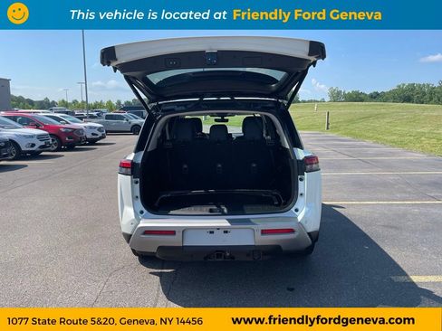 Used 2023 Nissan Pathfinder SL w/ SL Premium Package AWD/4WD image 10