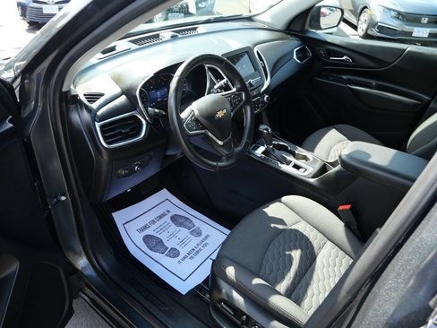 Used 2019 Chevrolet Equinox LT w/ Driver Convenience Package AWD/4WD image 9
