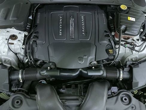 Used 2018 Jaguar XJ L Portfolio image 31