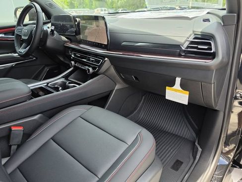 New 2026 Chevrolet Traverse Z71 w/ Enhanced Driving Package AWD/4WD image 14