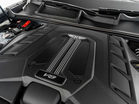 Used 2023 Bentley Bentayga Extended Wheelbase image 60