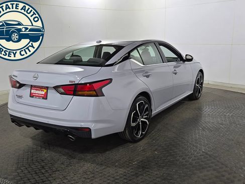 Used 2025 Nissan Altima 2.5 SR FWD image 7