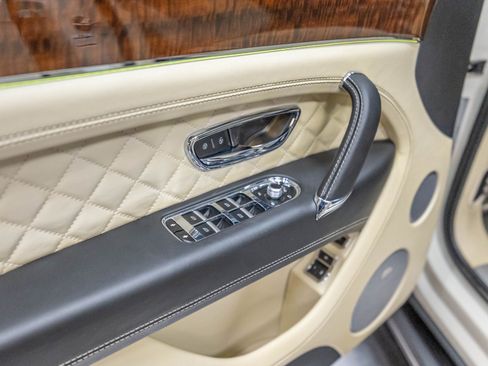 Used 2017 Bentley Bentayga AWD/4WD image 7