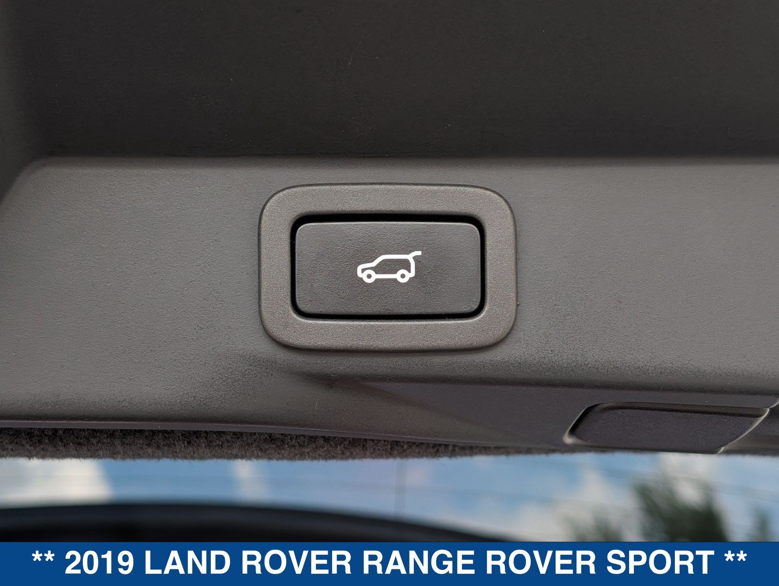 Used 2019 Land Rover Range Rover Sport Supercharged AWD/4WD image 15