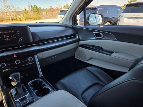 Certified 2023 Kia Carnival LX image 11