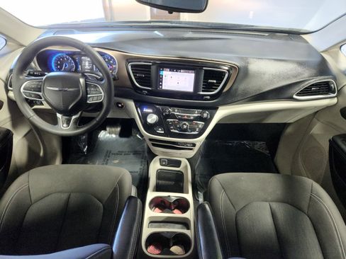 Used 2023 Chrysler Voyager LX FWD image 15