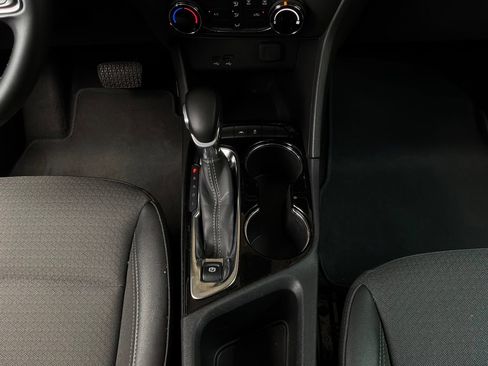 Used 2025 Buick Encore GX Preferred FWD image 13