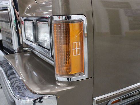 Used 1989 Lincoln Town Car RWD image 36