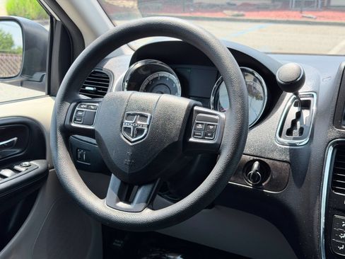 Used 2019 Dodge Grand Caravan SE w/ UConnect Hands-Free Group FWD image 29