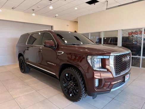 Used 2022 GMC Yukon XL Denali AWD/4WD image 3