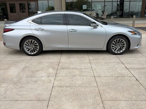 Used 2024 Lexus ES 300h Ultra Luxury w/ Accessory Package (Z2) FWD image 8