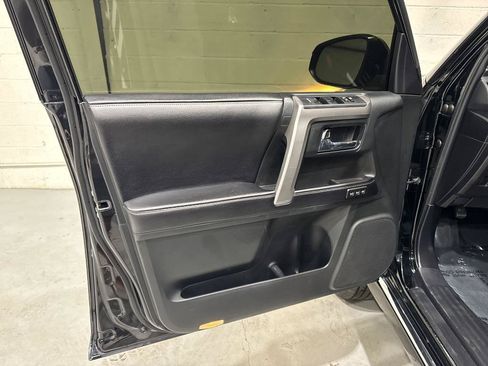 Used 2016 Toyota 4Runner Limited AWD/4WD image 28