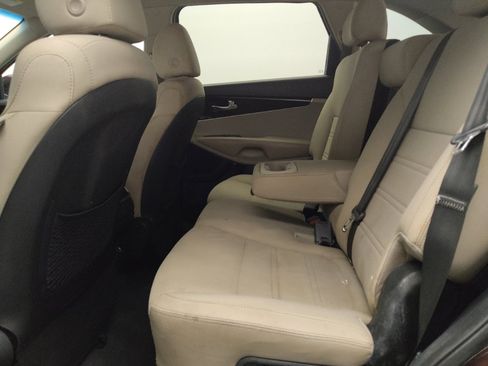 Used 2019 Kia Sorento AWD image 18