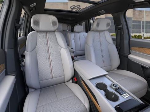 New 2027 Cadillac Vistiq Premium Luxury w/ LPO, Floor Liner Package AWD/4WD image 16