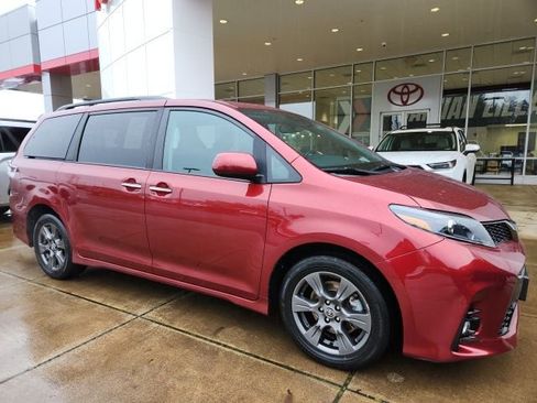 Used 2020 Toyota Sienna SE image 4