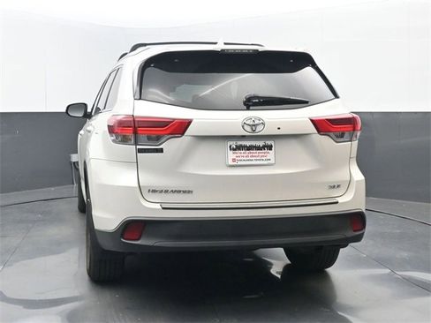 Used 2018 Toyota Highlander XLE image 4