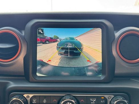 Used 2023 Jeep Gladiator Mojave w/ Cold Weather Group AWD/4WD image 18