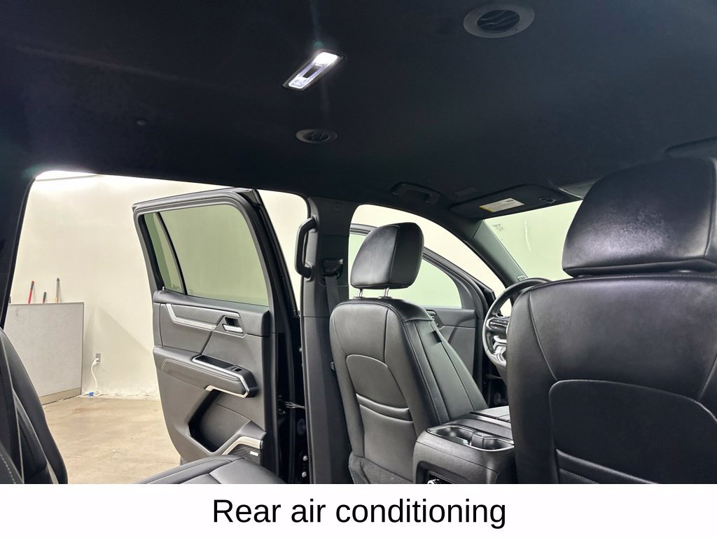 Used 2026 GMC Acadia Elevation w/ Elevation Premium Package AWD/4WD image 23